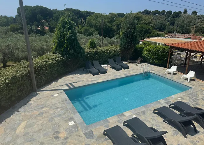 Aparthotel Esperos Apartments&studios 4*